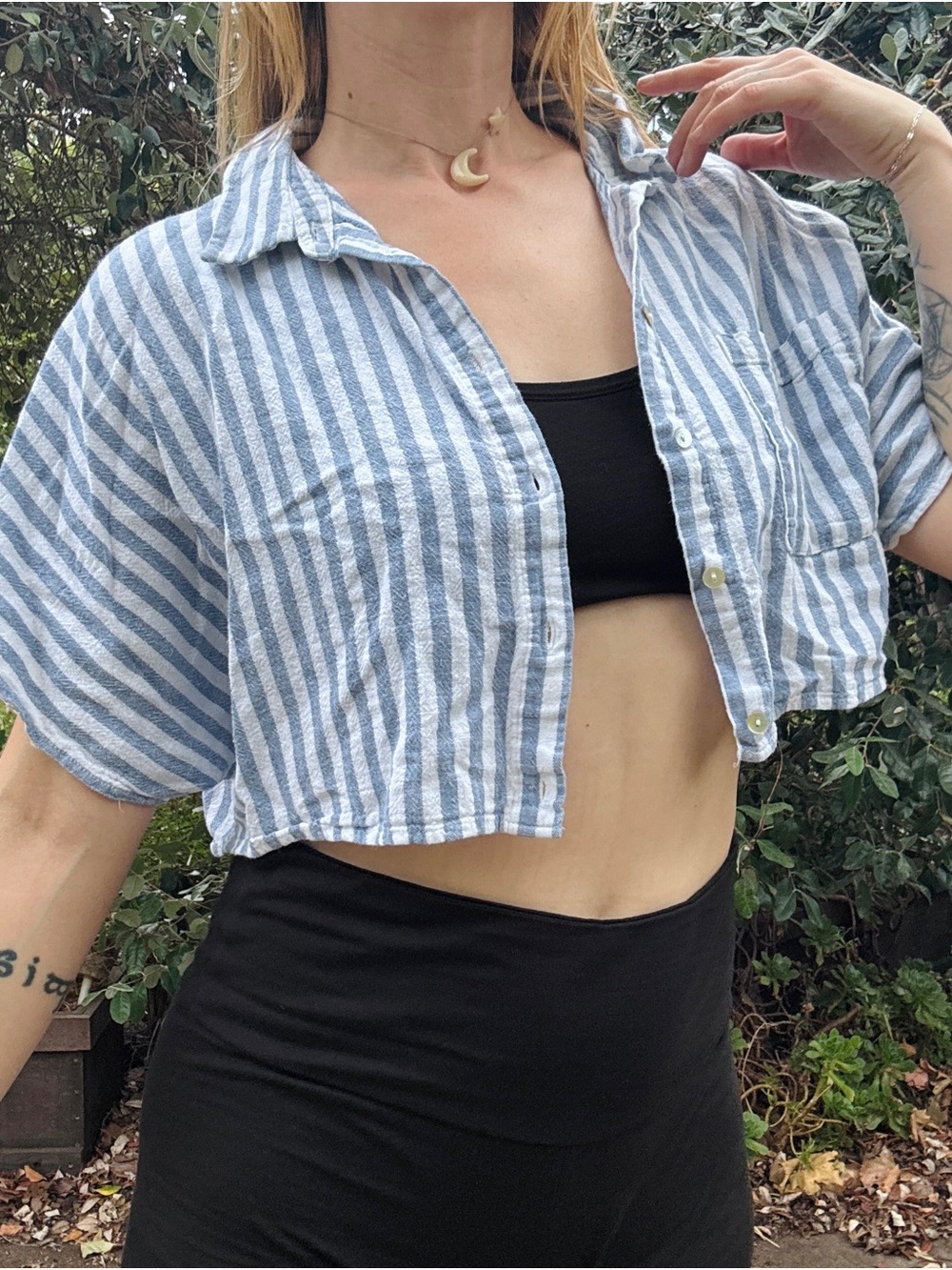 Forever 21 Blue and White Striped Cropped Button-Up Shirt